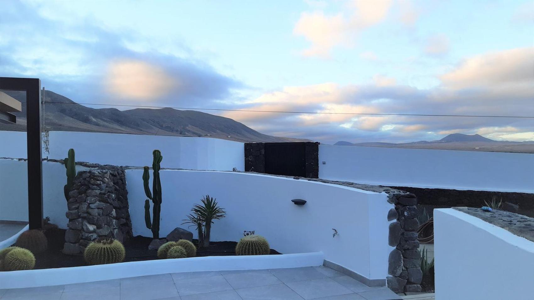 La Belle Vie Villa Famara Exteriör bild